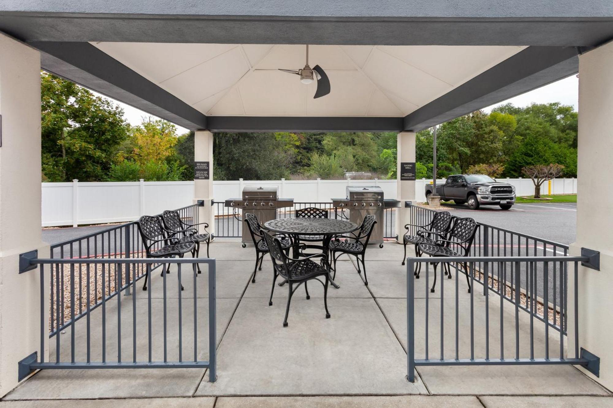Candlewood Suites Harrisonburg By Ihg Esterno foto